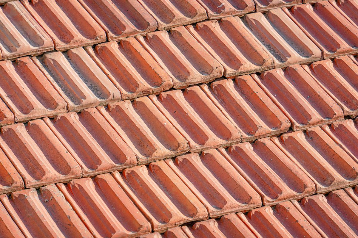 Détail d’une couverture posée par Artisan Couvreur Chelles 77 M.violet